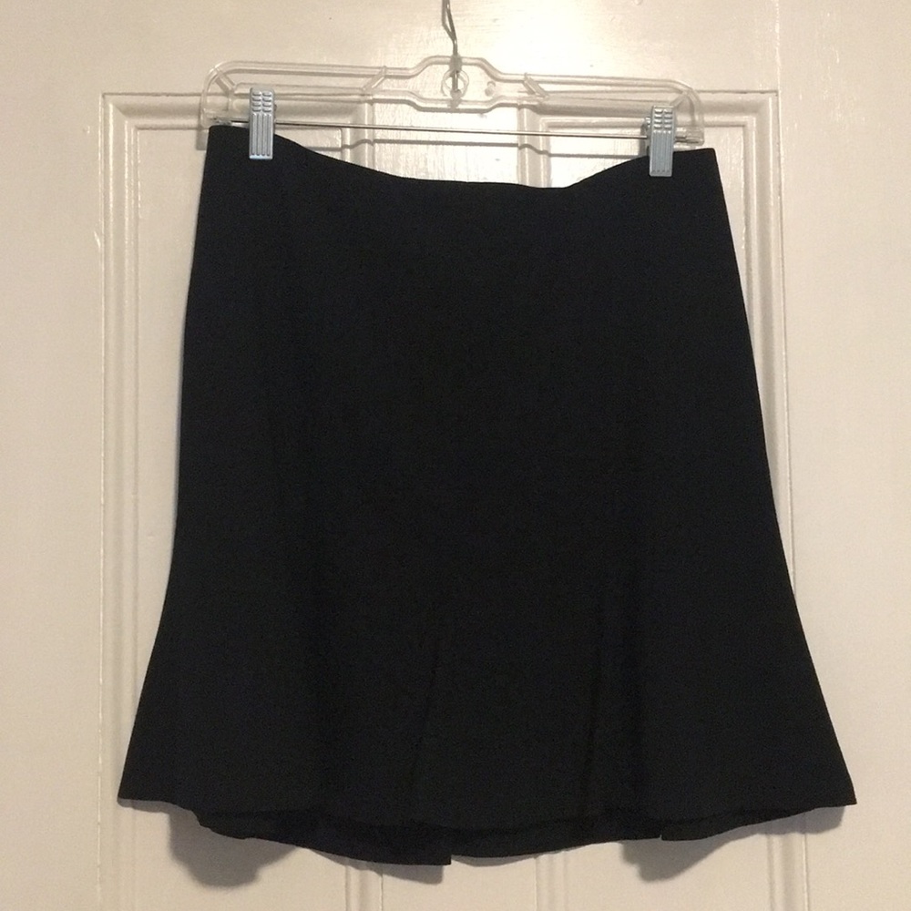 Structured above knee flutter skirt. Never worn!